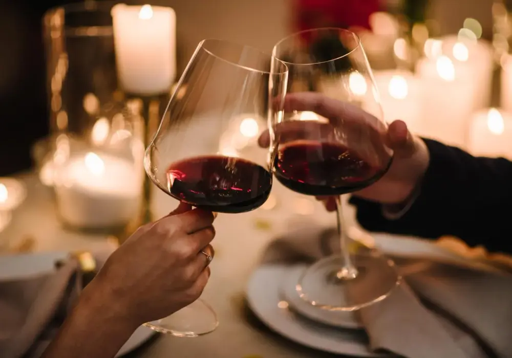 Alkohol po operacji zaćmy - kiedy bezpiecznie? Ryzyka i czas