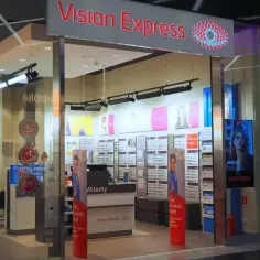 Salon Vision Express z wystawą okularów. Czy można reklamować źle dobrane okulary? Tu znajdziesz idealne!