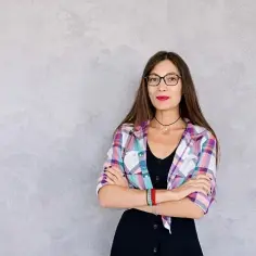 Czy noszenie okularów leczy wzrok, czy tylko poprawia widzenie?